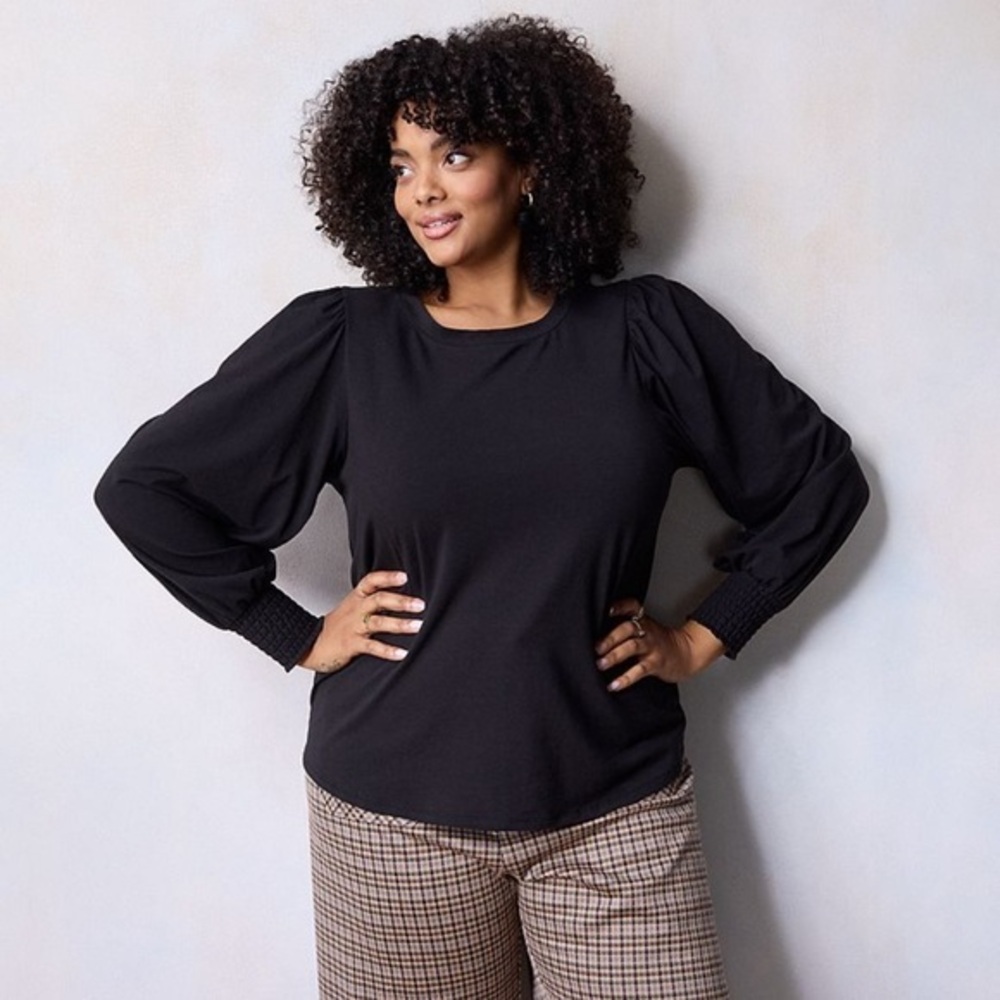 LC Lauren 1X black smocked cuff top